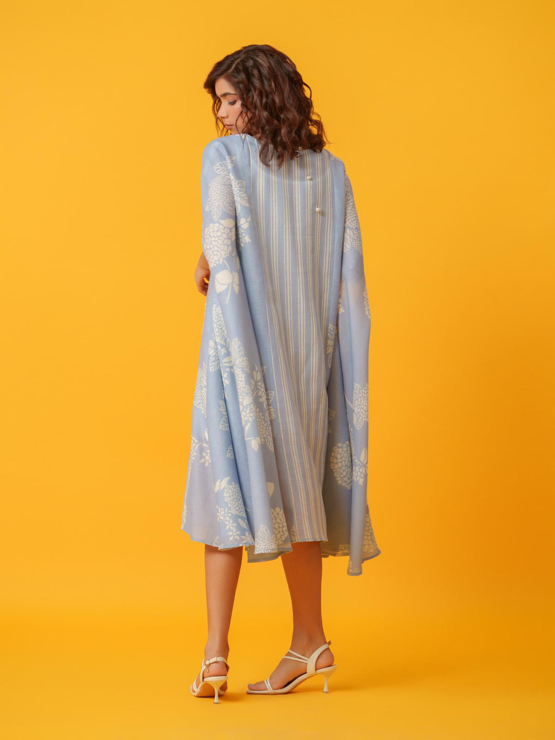 Kaira - Floral Kaftan in Linen