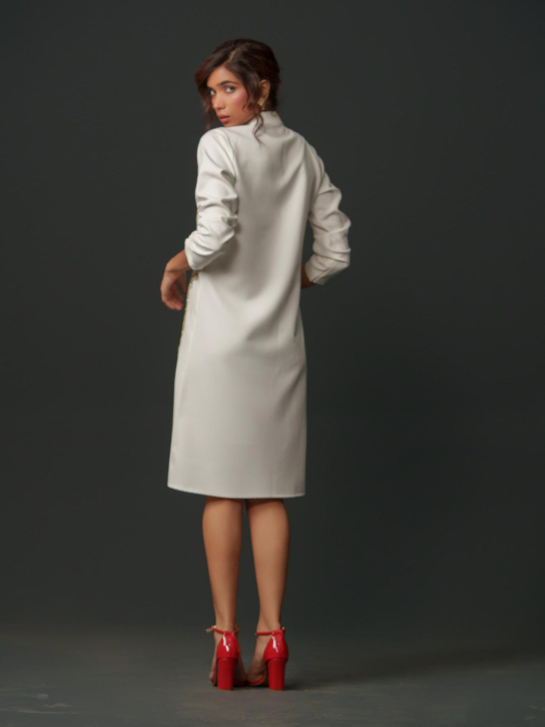 Cindy - Knee length shirt dress with front handwork