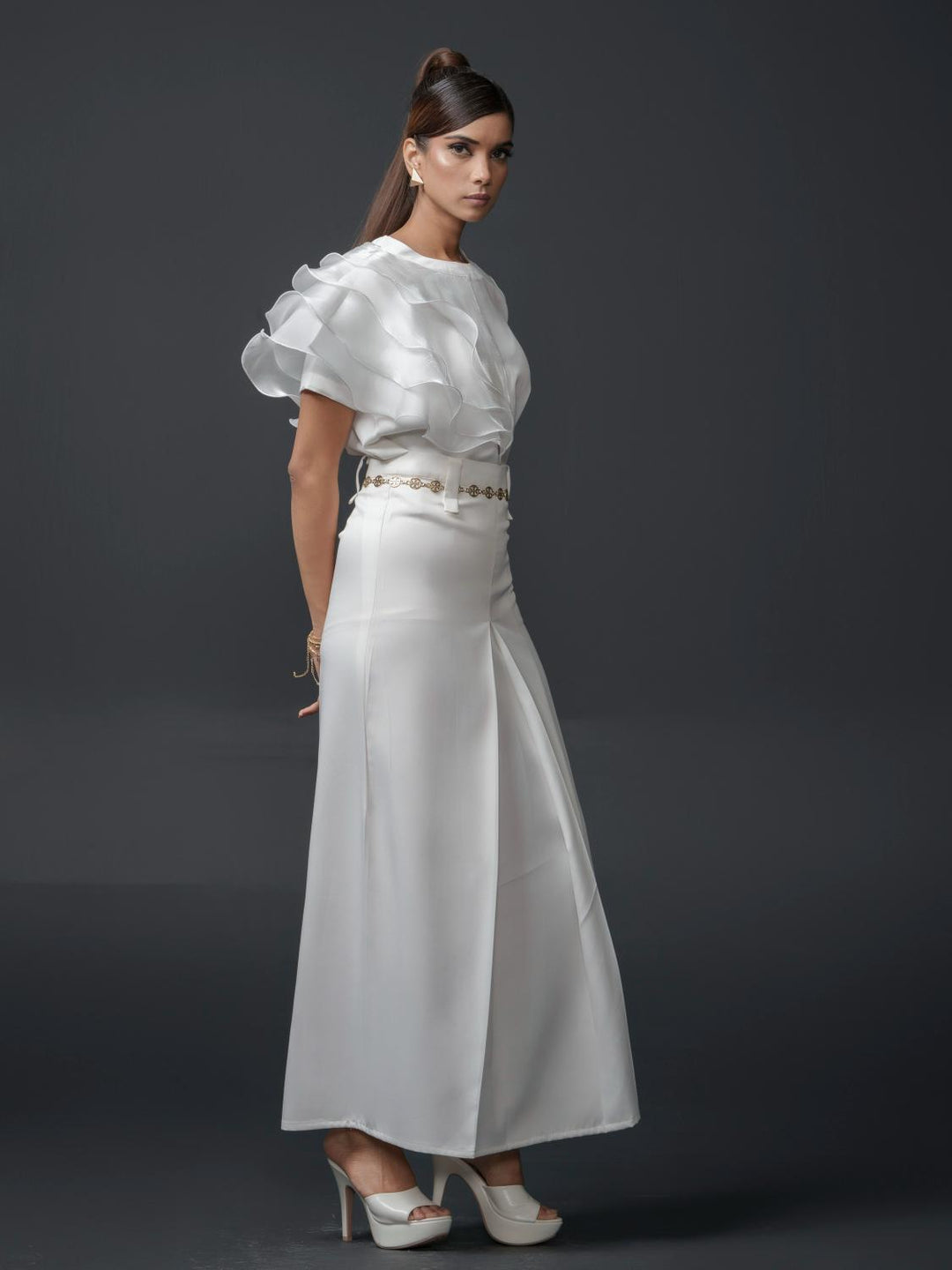 ruban club one sided ruffled top-a chic and elegant statement top featuring an asymmetric ruffle design, perfect for parties and special occasions.