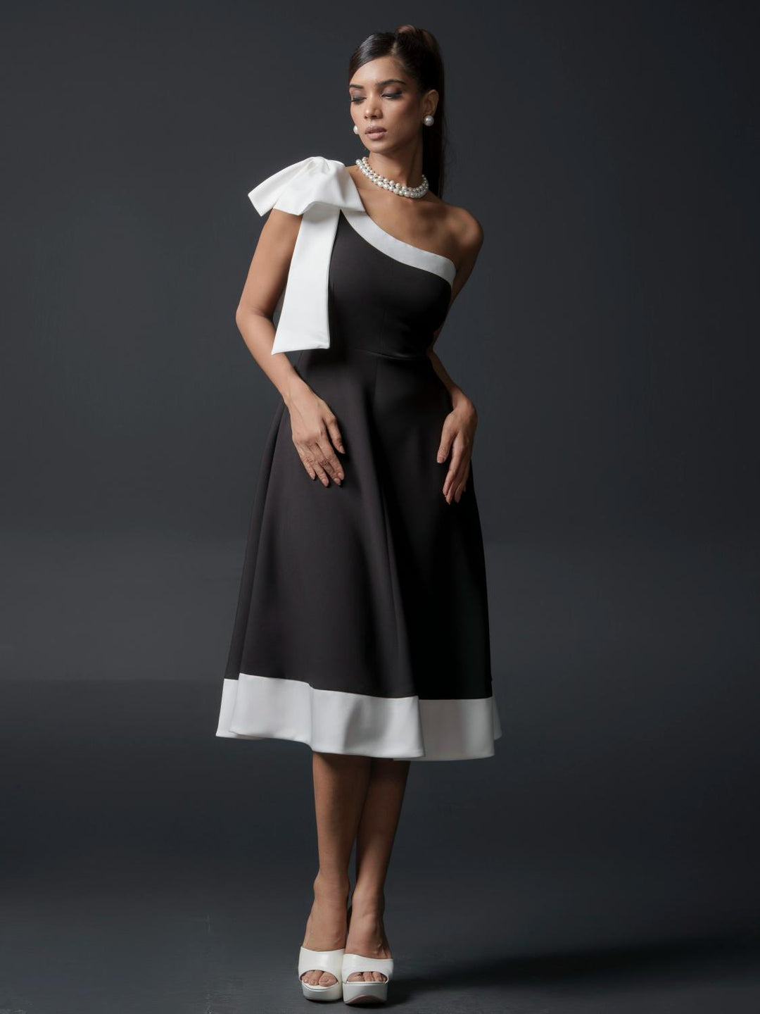 Christie Club One shoulder bow dress in Banana Lycra