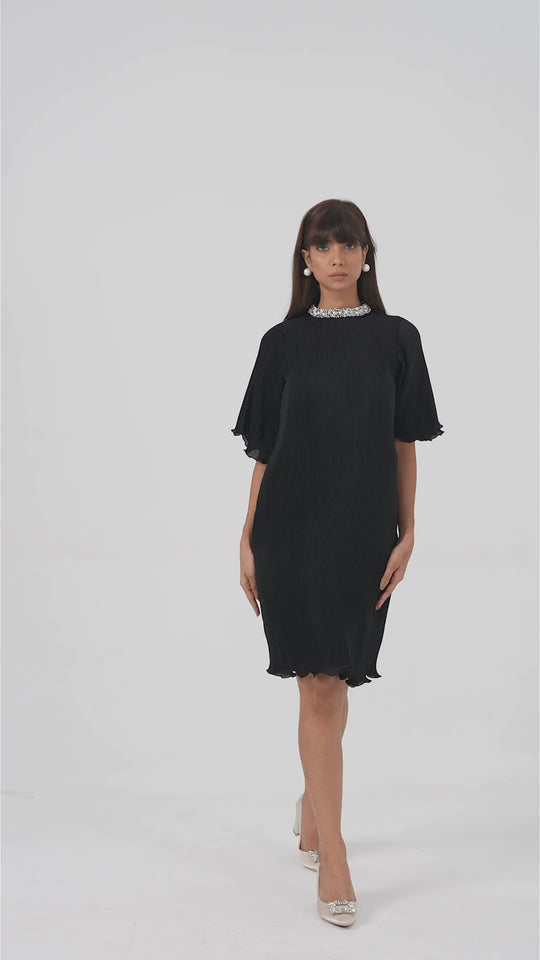 Twinkle – The Pleated Dress with Sleeves